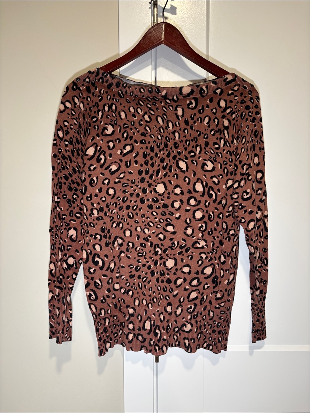 le chateau Rose Brown Leopard Print Knit Top Size Large
